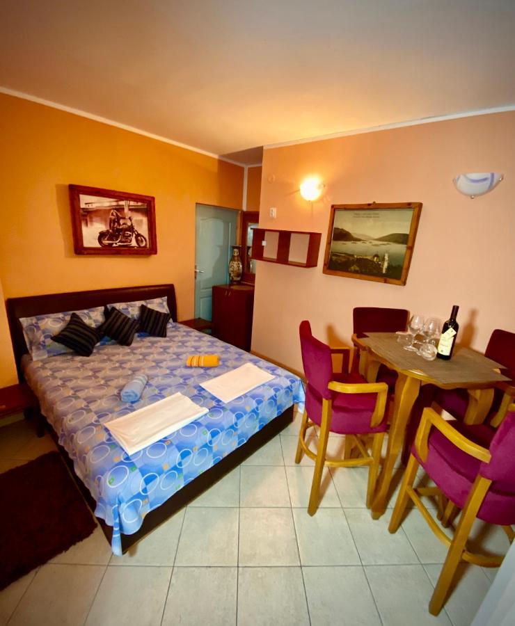 Vila Duricic 300M Od Mora Hotel Thenovici Exterior photo