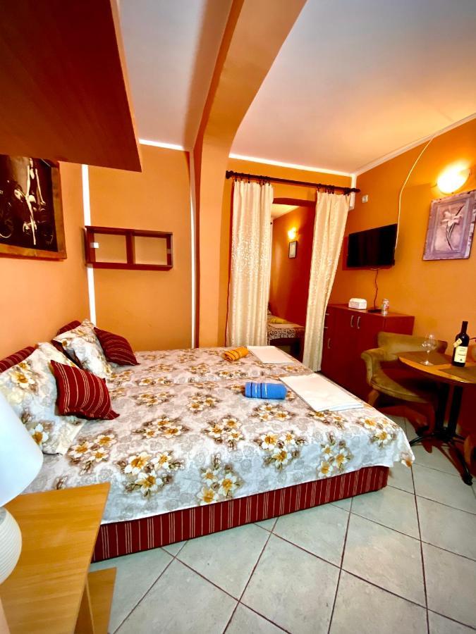 Vila Duricic 300M Od Mora Hotel Thenovici Exterior photo